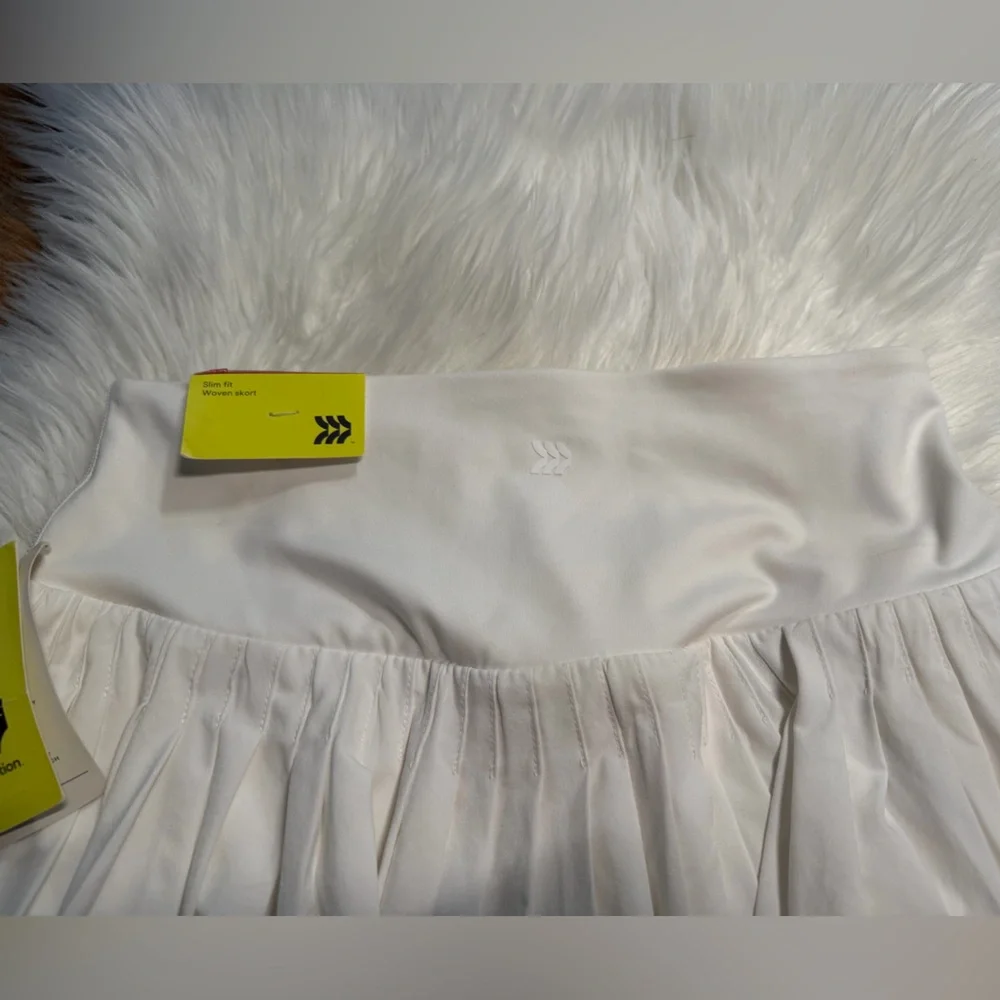 NWT All in Motion White Pleated Tennis Skort XS Built-In Shorts
